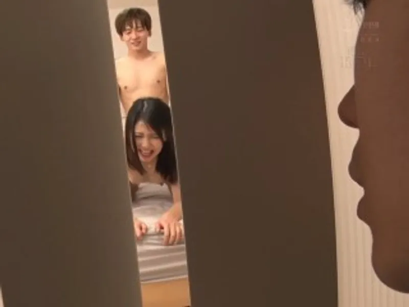 Thanh niên đang vụng trộm với chị cạnh nhà thì anh ông xã về...