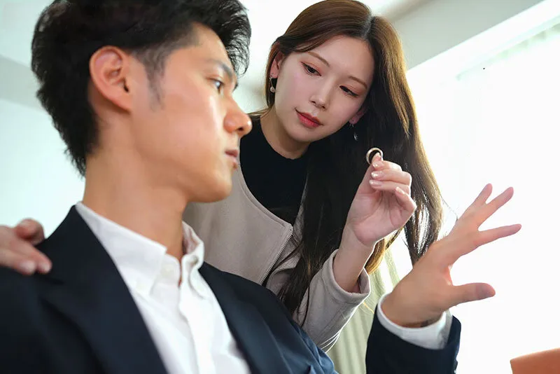Cô vợ đi đi chơi, gã chồng ở nhà bị nhỏ em bà xã gạ xxx không trượt phát nào